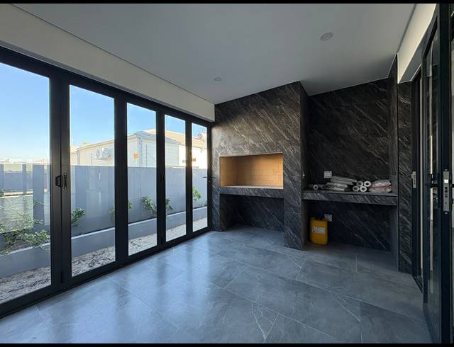 5 BEDROOM HOUSE FOR SALE IN SANDOWN